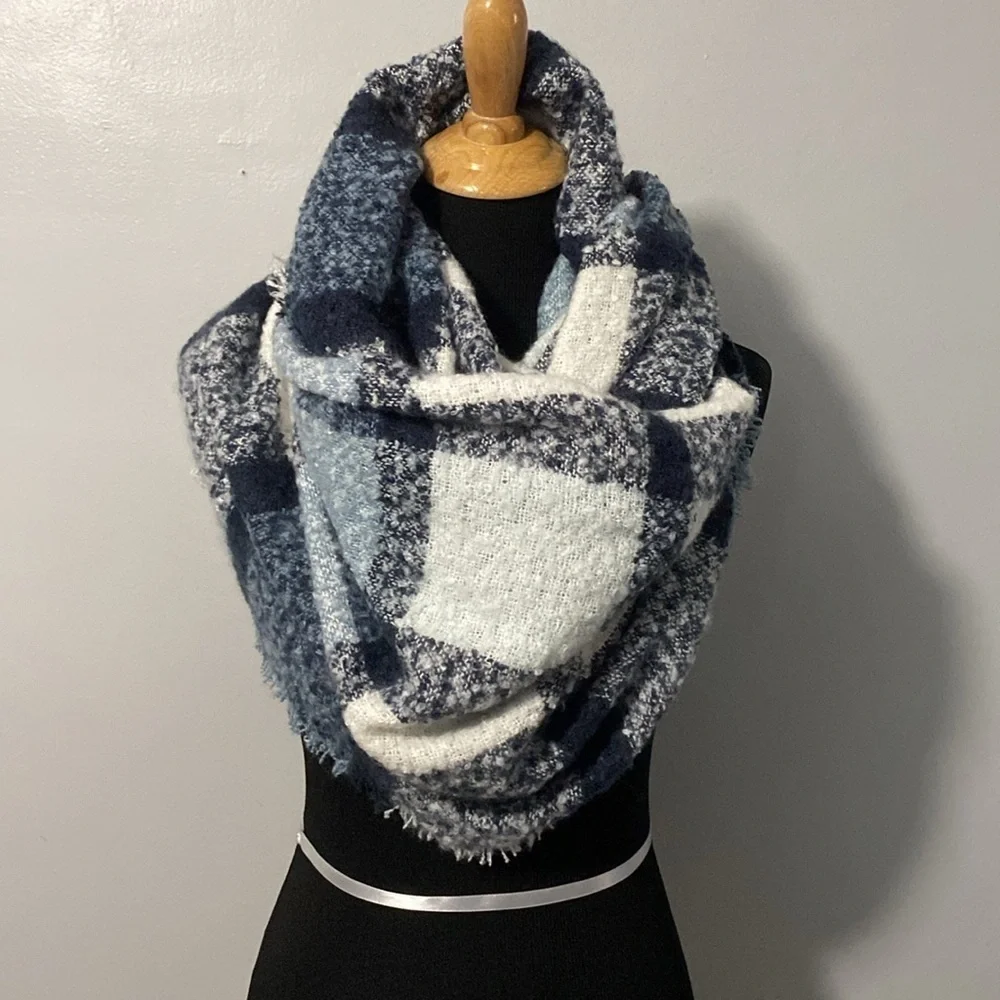 Blanket Scarf Shades of Blue w Fringe NWT